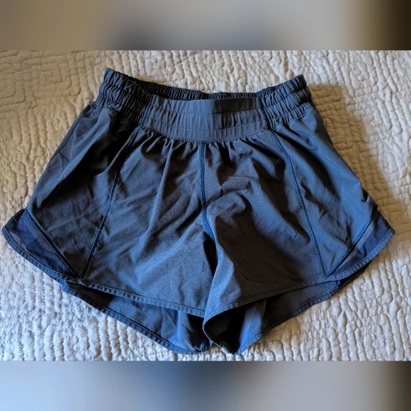 Lululemon Hotty Hot Shorts size 4 - Picture 1 of 3